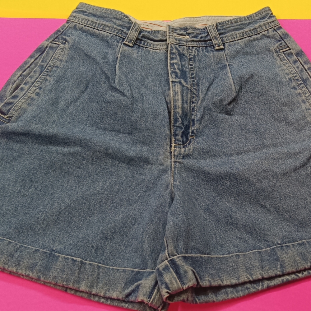 Gloria Vanderbilt blue jean shorts